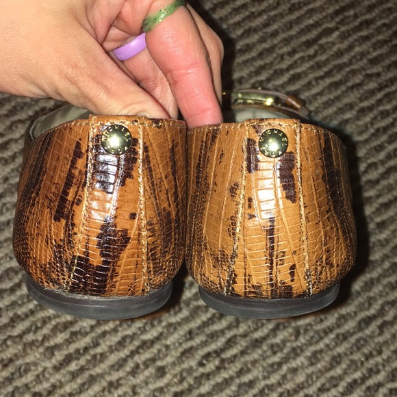 SOLD❗️Michael Kors Flat - Picture 2 of 5